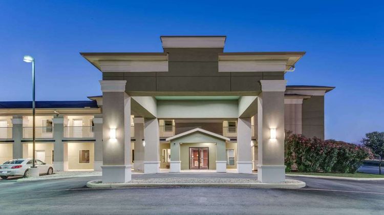 Super 8 Cotulla Exterior