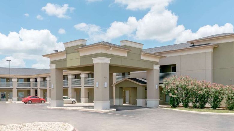 <b>Super 8 Cotulla Exterior</b>. Images powered by <a href="https://iceportal.shijigroup.com/" title="IcePortal" target="_blank">IcePortal</a>.
