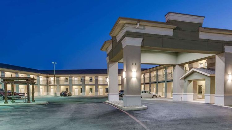 Super 8 Cotulla Exterior