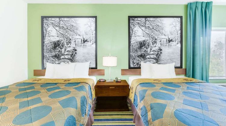 Super 8 Cotulla Room