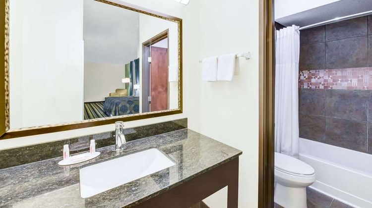 Super 8 Cotulla Room