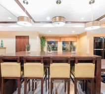 Super 8 Dilley Lobby