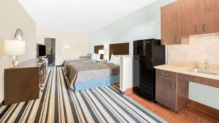 Super 8 Dilley Suite