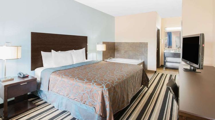 Super 8 Dilley Suite