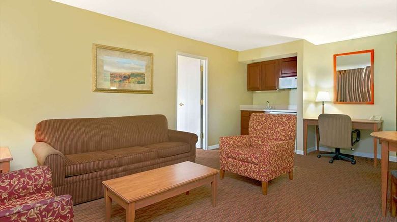 <b>Days Inn - St. Louis/Westport MO Suite</b>. Images powered by <a href="https://iceportal.shijigroup.com/" title="IcePortal" target="_blank">IcePortal</a>.