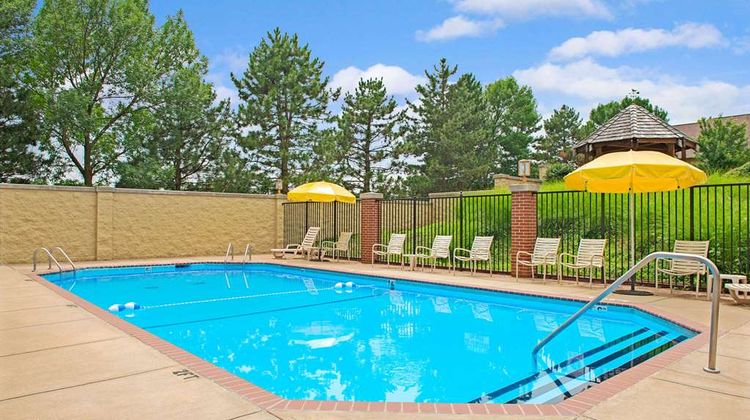 Days Inn - St. Louis/Westport MO Pool