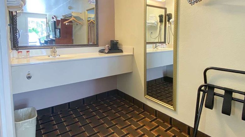 <b>Knights Inn Punta Gorda Room</b>. Images powered by <a href="https://iceportal.shijigroup.com/" title="IcePortal" target="_blank">IcePortal</a>.