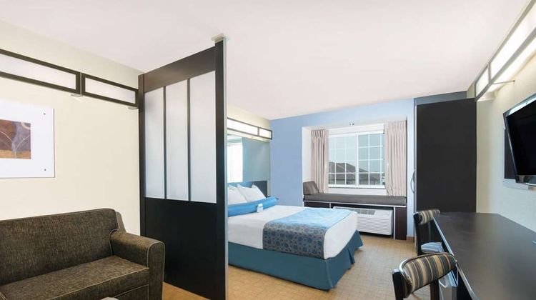 Microtel Inn & Suites by Wyndham Stanley Suite