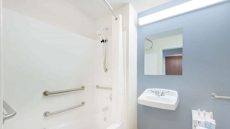 Microtel Inn & Suites by Wyndham Stanley Room