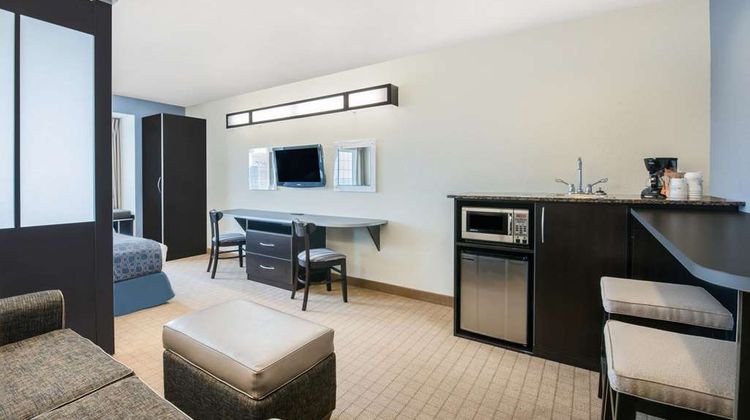 Microtel Inn & Suites by Wyndham Stanley Suite