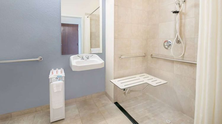 Microtel Inn & Suites by Wyndham Stanley Room