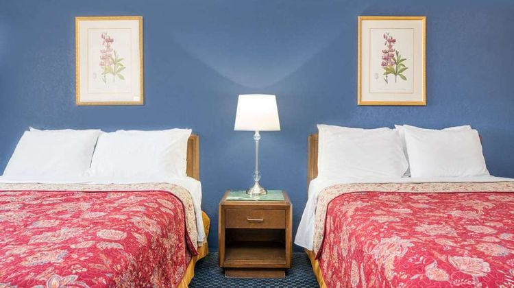 Knights Inn Litchfield Room