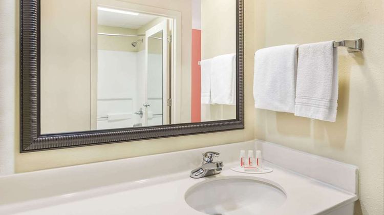 Days Inn Shallotte Room