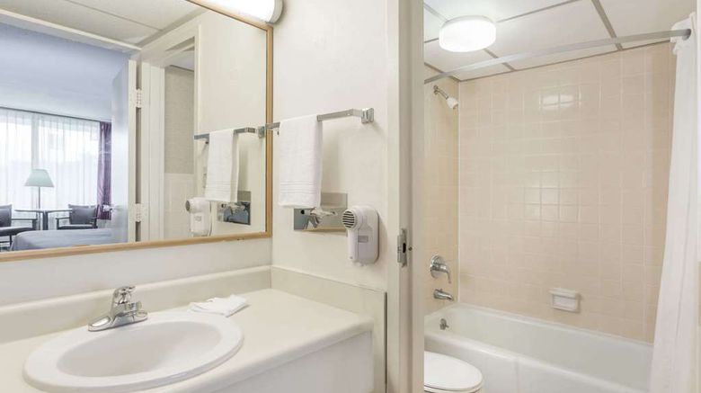 <b>Super 8 Valdosta Mall Room</b>. Images powered by <a href="https://iceportal.shijigroup.com/" title="IcePortal" target="_blank">IcePortal</a>.