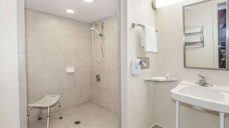 <b>Super 8 Valdosta Mall Room</b>. Images powered by <a href="https://iceportal.shijigroup.com/" title="IcePortal" target="_blank">IcePortal</a>.