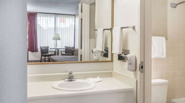 <b>Super 8 Valdosta Mall Room</b>. Images powered by <a href="https://iceportal.shijigroup.com/" title="IcePortal" target="_blank">IcePortal</a>.