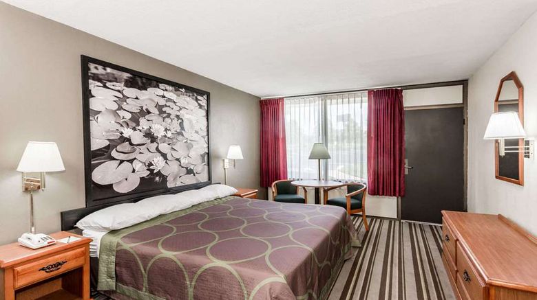 <b>Super 8 Valdosta Mall Room</b>. Images powered by <a href="https://iceportal.shijigroup.com/" title="IcePortal" target="_blank">IcePortal</a>.