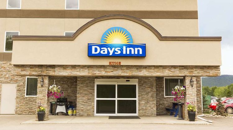 Days Inn by Wyndham Chetwynd Exterior