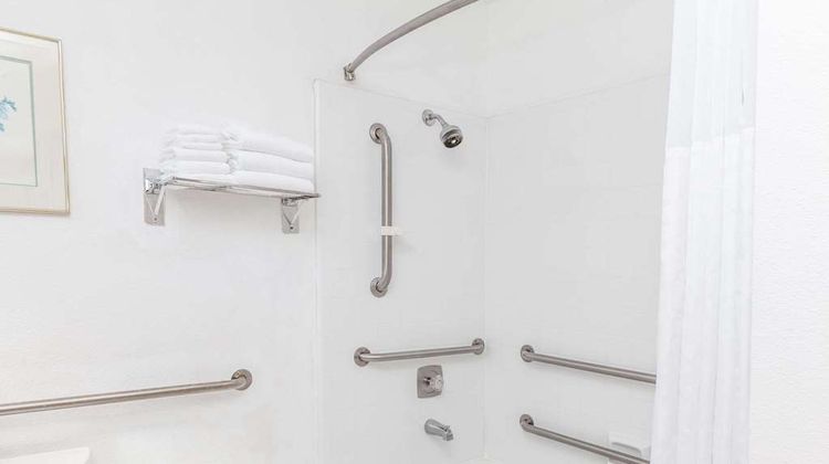 Days Inn & Suites by Wyndham Sunnyvale Room
