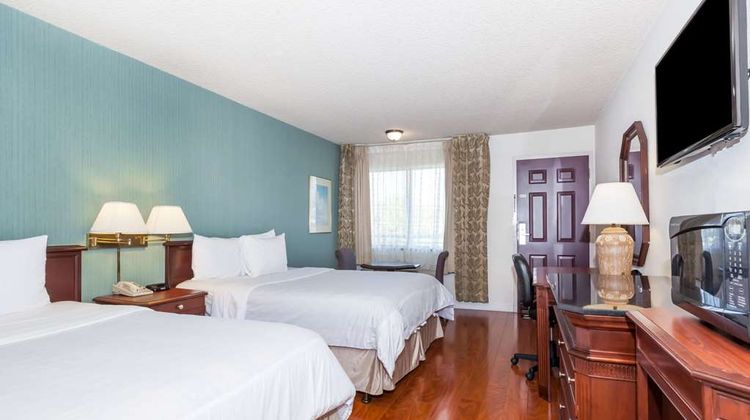 Days Inn & Suites by Wyndham Sunnyvale Room