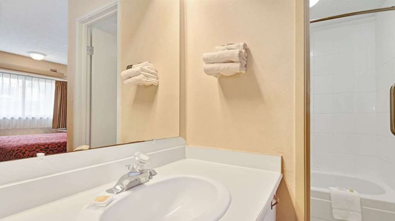 <b>Days Inn Overland Park Room</b>. Images powered by <a href="https://iceportal.shijigroup.com/" title="IcePortal" target="_blank">IcePortal</a>.