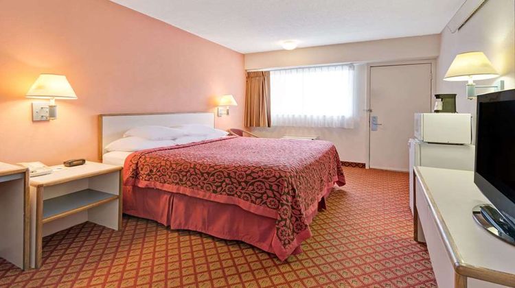 Days Inn Overland Park Room