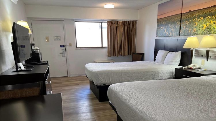 Days Inn Overland Park Room