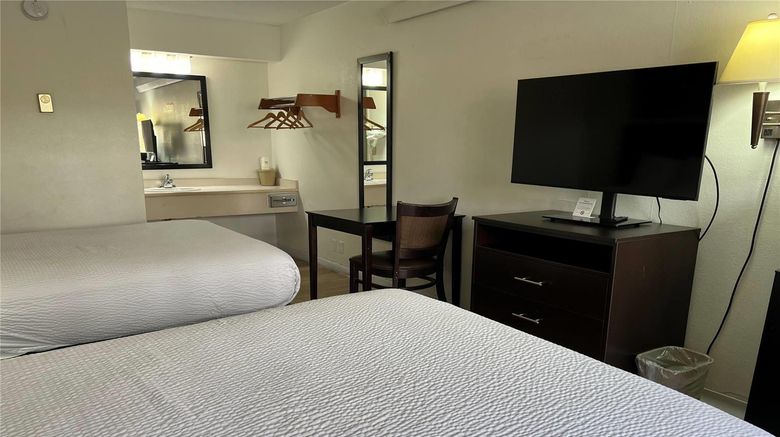 <b>Days Inn Overland Park Room</b>. Images powered by <a href="https://iceportal.shijigroup.com/" title="IcePortal" target="_blank">IcePortal</a>.