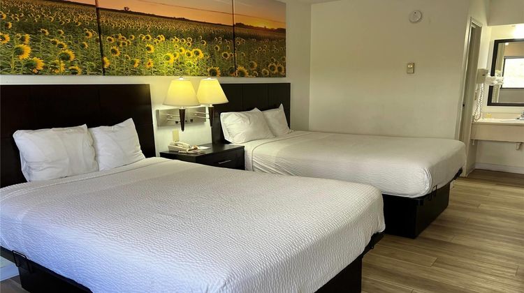 Days Inn Overland Park Room