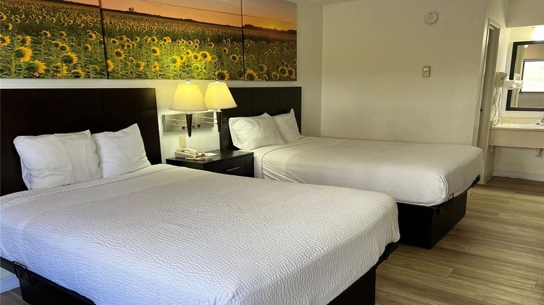<b>Days Inn Overland Park Room</b>. Images powered by <a href="https://iceportal.shijigroup.com/" title="IcePortal" target="_blank">IcePortal</a>.