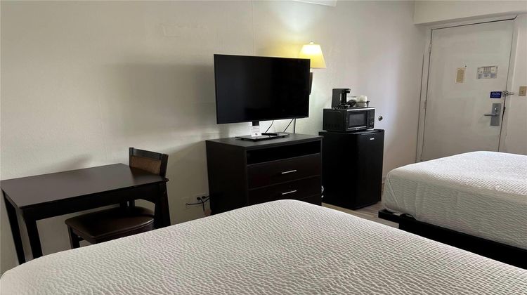 Days Inn Overland Park Room