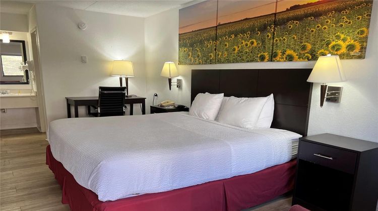 Days Inn Overland Park Room