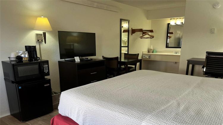 Days Inn Overland Park Room