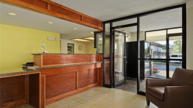 Days Inn Overland Park Lobby