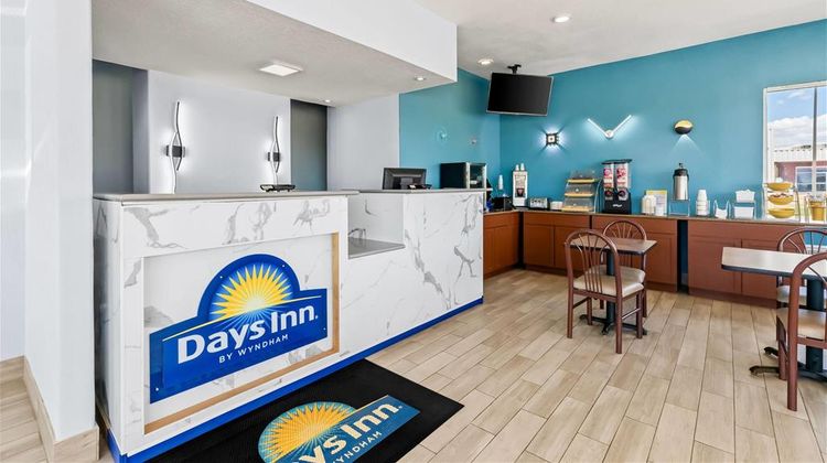 Days Inn Salina South Lobby
