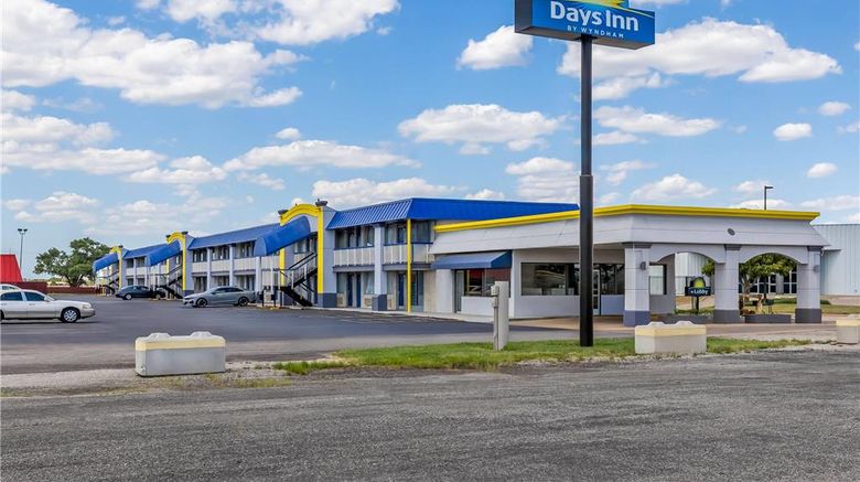 <b>Days Inn Salina South Exterior</b>. Images powered by <a href="https://iceportal.shijigroup.com/" title="IcePortal" target="_blank">IcePortal</a>.