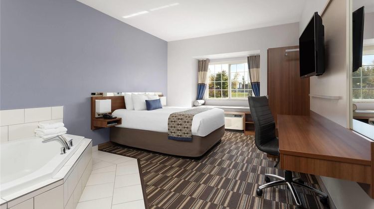 Microtel Inn & Suites by Wyndham Suite