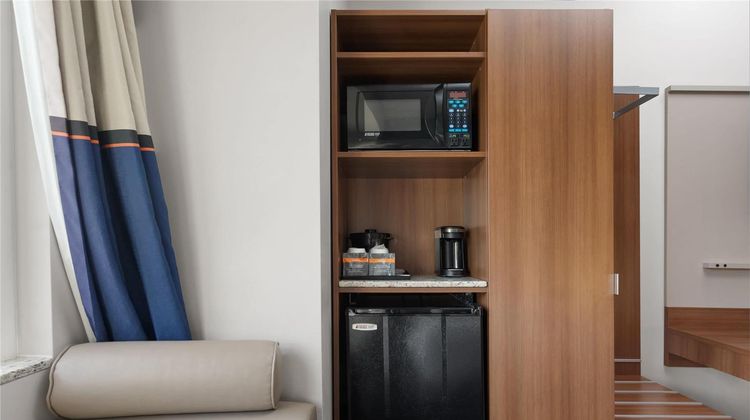 Microtel Inn & Suites by Wyndham Room