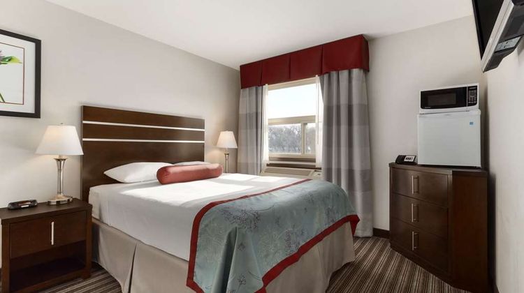 Super 8 Saskatoon West Room