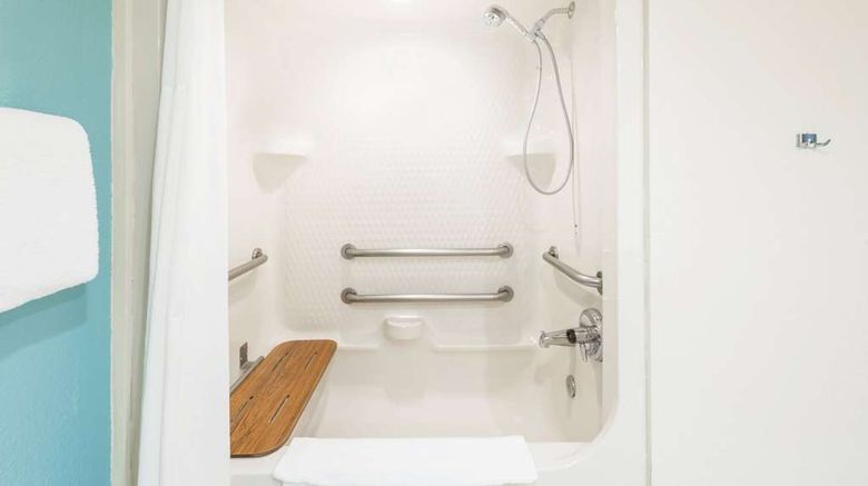 <b>Super 8 Show Low Room</b>. Images powered by <a href="https://iceportal.shijigroup.com/" title="IcePortal" target="_blank">IcePortal</a>.