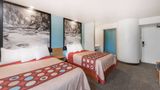 Super 8 Show Low Room