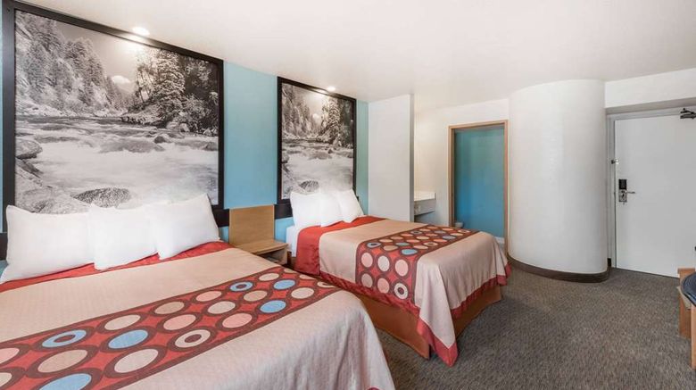 <b>Super 8 Show Low Room</b>. Images powered by <a href="https://iceportal.shijigroup.com/" title="IcePortal" target="_blank">IcePortal</a>.