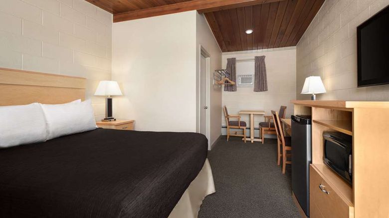 <b>Thriftlodge Moose Jaw Room</b>. Images powered by <a href="https://iceportal.shijigroup.com/" title="IcePortal" target="_blank">IcePortal</a>.