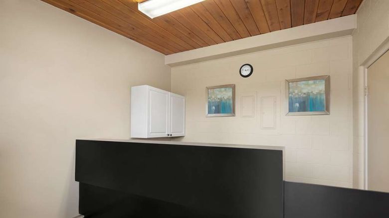 <b>Thriftlodge Moose Jaw Lobby</b>. Images powered by <a href="https://iceportal.shijigroup.com/" title="IcePortal" target="_blank">IcePortal</a>.