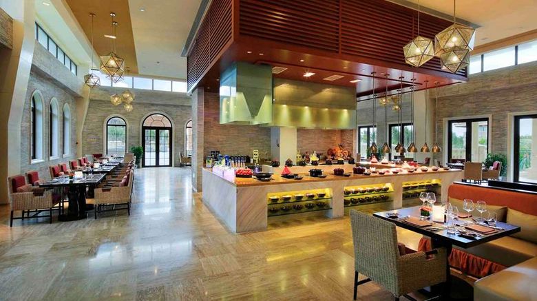 <b>Wyndham Grand Plaza Royale Hainan Longmu Restaurant</b>. Images powered by <a href="https://iceportal.shijigroup.com/" title="IcePortal" target="_blank">IcePortal</a>.