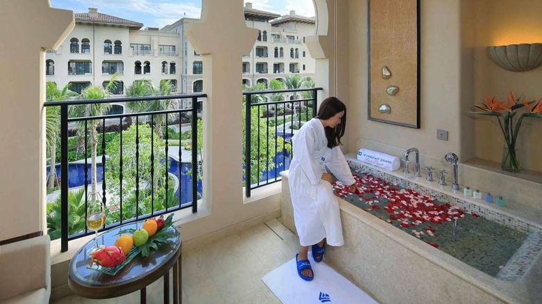 <b>Wyndham Grand Plaza Royale Hainan Longmu Room</b>. Images powered by <a href="https://iceportal.shijigroup.com/" title="IcePortal" target="_blank">IcePortal</a>.