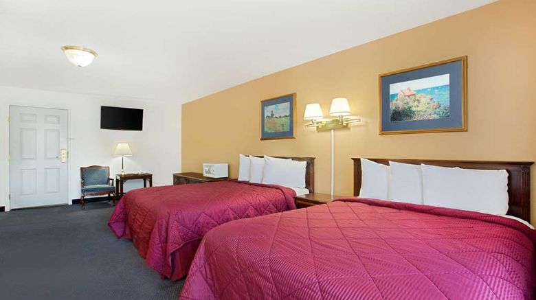 <b>Super 8 Oroville Room</b>. Images powered by <a href="https://iceportal.shijigroup.com/" title="IcePortal" target="_blank">IcePortal</a>.