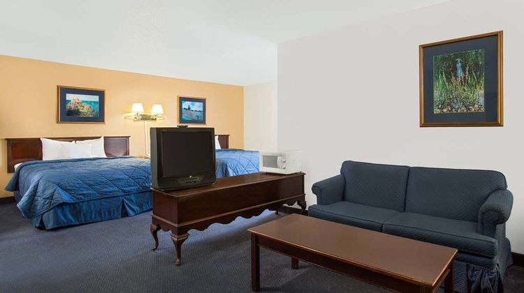 Super 8 Oroville Room