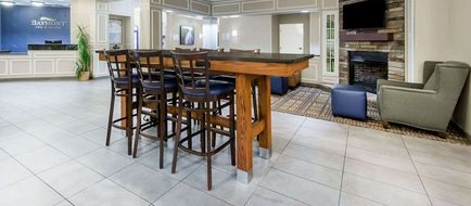 Baymont Inn & Suites, Erie Lobby