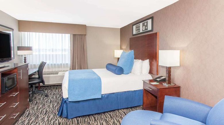 <b>Wyndham Garden Elk Grove Village/O'Hare Room</b>. Images powered by <a href="https://iceportal.shijigroup.com/" title="IcePortal" target="_blank">IcePortal</a>.
